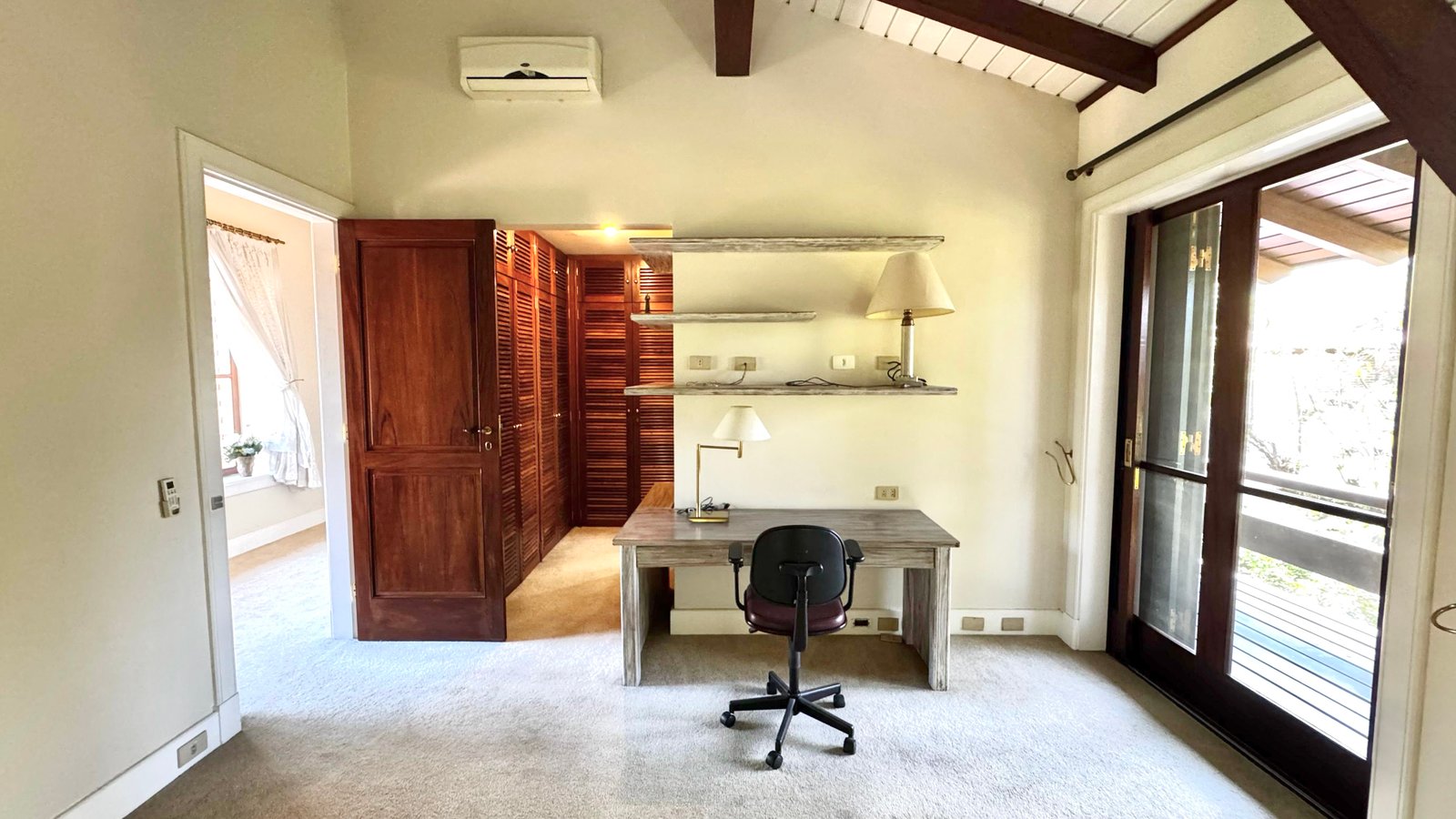 Casa Estilo Europeu no Tamboré 1