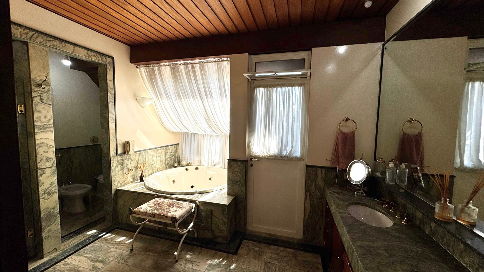 Casa Estilo Europeu no Tamboré 1