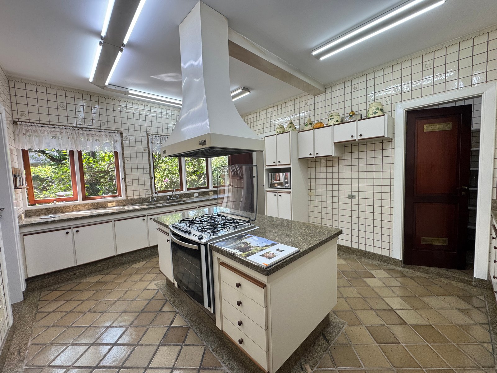 Casa Estilo Europeu no Tamboré 1